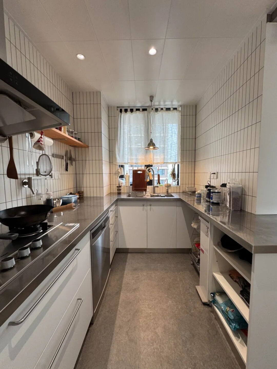 新地球发现引网友畅想__女子毛坯房装修