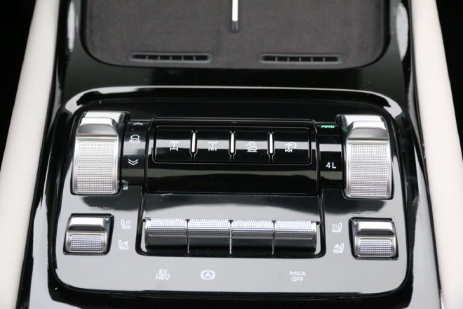 朋克？坦克？当越野车碰上潮流 实拍全新坦克400Hi4-Z