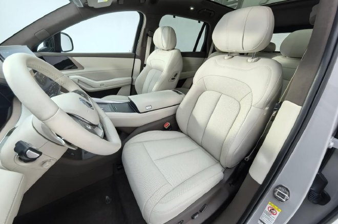 焕然一新的家用旗舰 静态体验腾势N8L