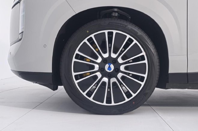 焕然一新的家用旗舰 静态体验腾势N8L