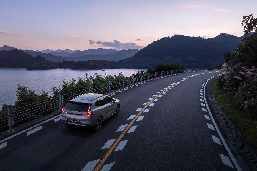 沃尔沃的混合动力车是哪个车型__沃尔沃混合动力轿车