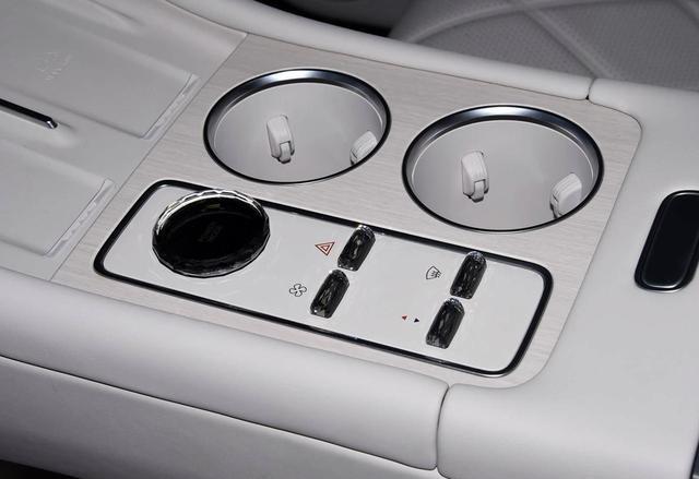 奇瑞风云A11国产旗舰SUV大6座续航超1400公里-有驾