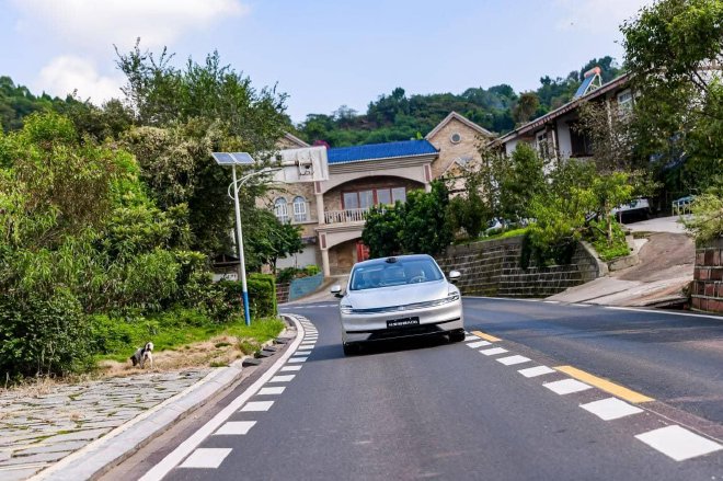 以“大美舒新”重塑纯电出行体验 长安启源A06深度试驾