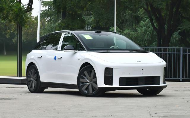 理想i6口碑揭秘：无短板水桶车实录-有驾