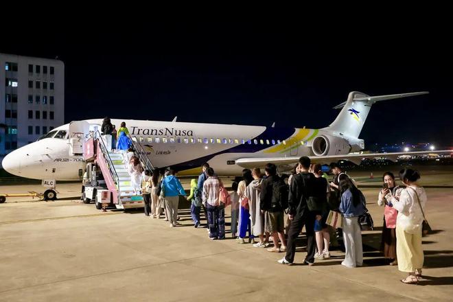 _深圳航空第一架飞机_深圳航空飞机起飞视频