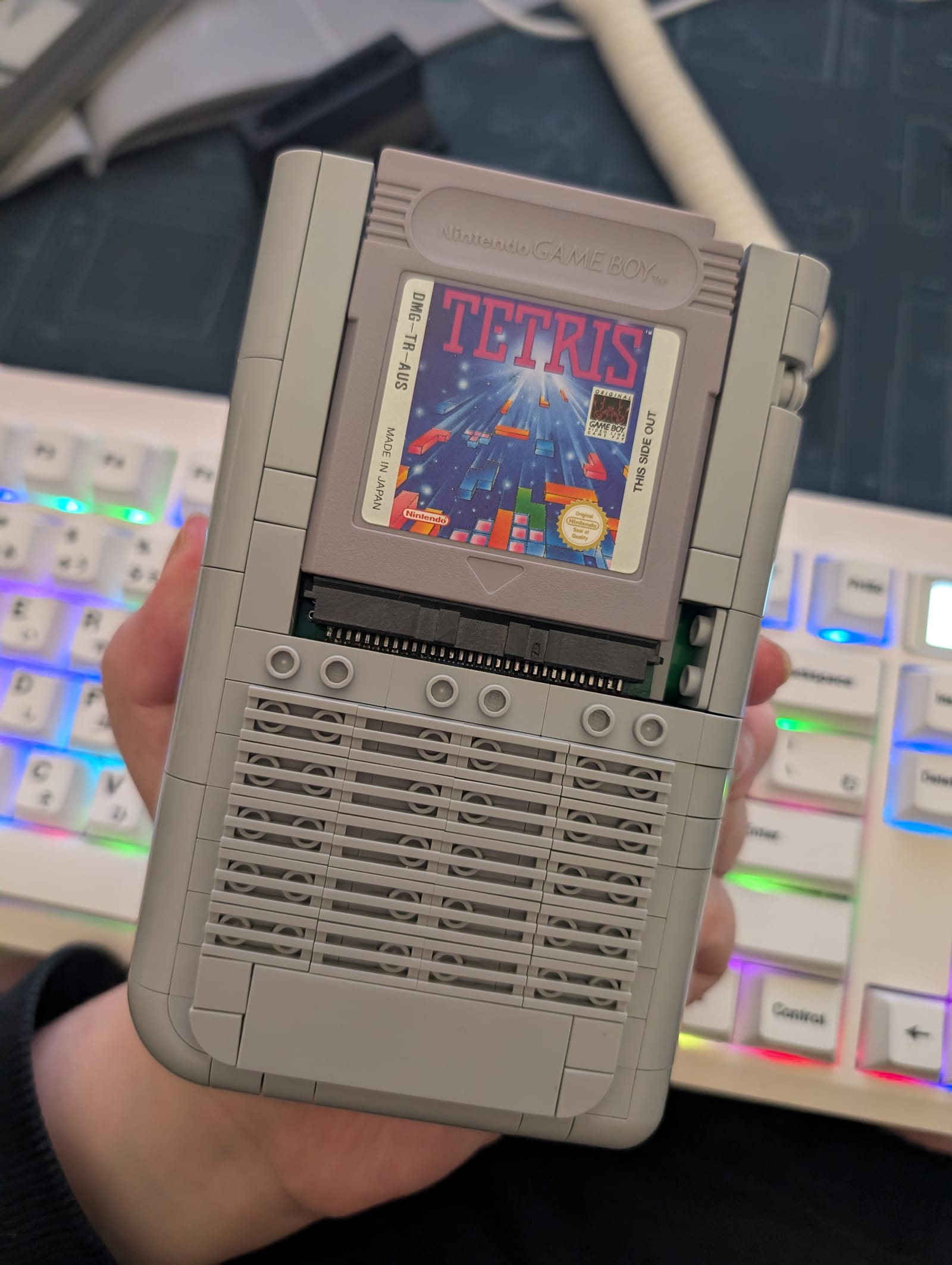 真的能玩游戏：玩家魔改乐高 GameBoy 玩具，塞入定制主板、屏幕_真的能玩游戏：玩家魔改乐高 GameBoy 玩具，塞入定制主板、屏幕_