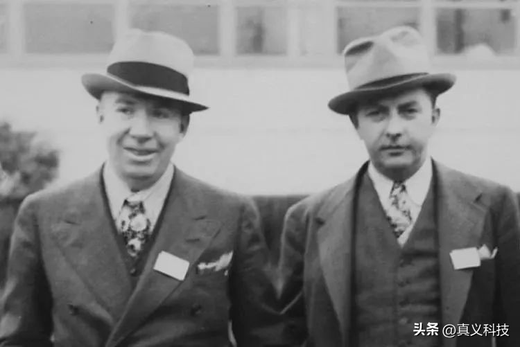 _百年西敏寺犬展全场总冠军回顾_未来科技感摩托车