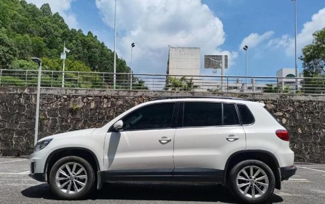 开了八年六万五千公里的途观车，几次想换都没有换，因为车况还像新车一样，退休后一年不开三五千公里，觉得没有换车的必要-有驾