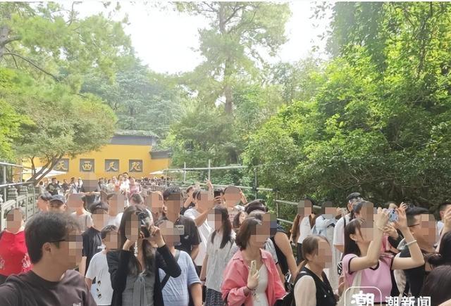 国庆变“国庆劫”！44万人挤西湖，高速充电排队4小时！-有驾