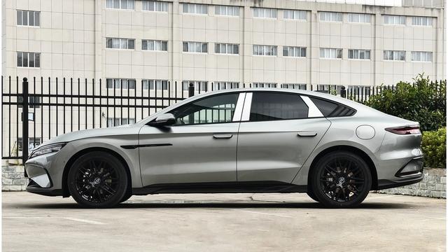 比亚迪汉掀桌子了：你管这245公里的纯电叫“混动”？-有驾