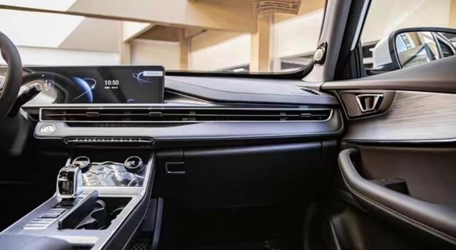 国产大型SUV热潮席卷市场,问界M9月销量逼近万辆,BBA车主纷纷倒戈,背后隐藏的高利润和技术实力才是真正的高潮-有驾