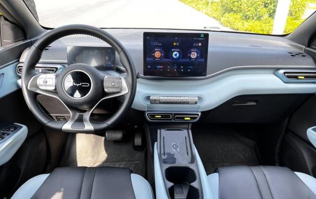 6.58万的名爵MG4续航多出112公里贵2千多五菱缤果S更实用家庭友好，如何选择才最划算-有驾