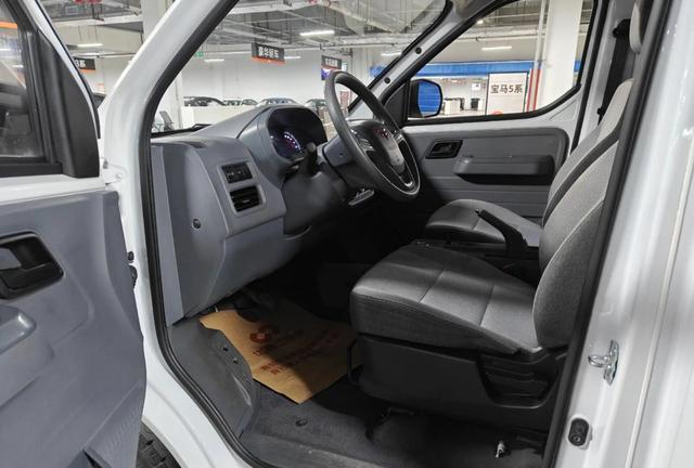 翘首以盼了半个月今晚总算官宣了，最看好的松露灰＋黑内居然成了限定款专用，除了L2下放感觉没降价新款毫无诚意-有驾