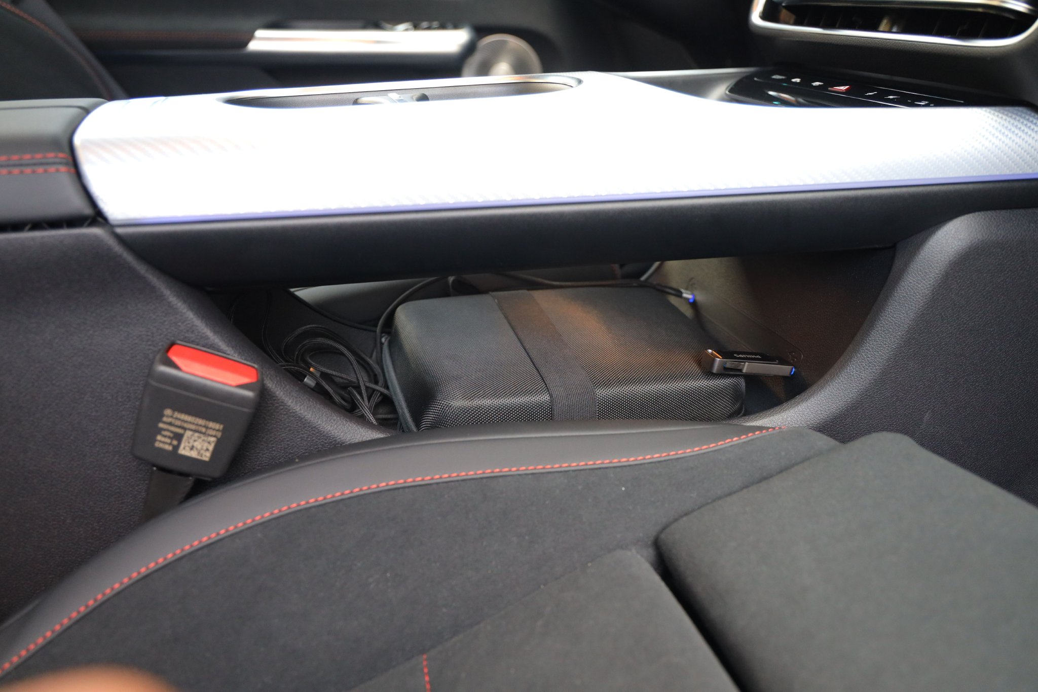 中岛下方储物格