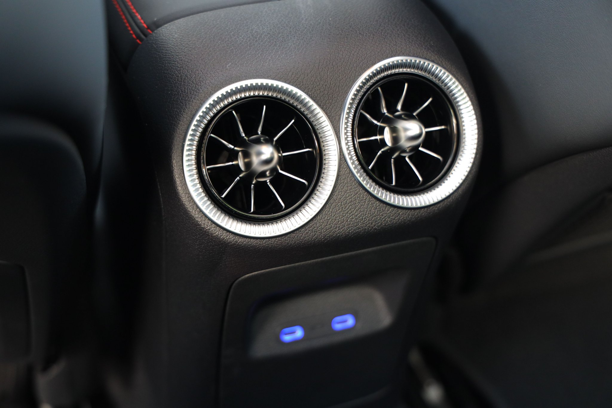 后排涡轮出风口