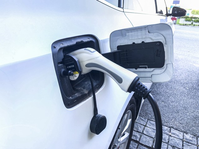 _新能源车充电口在前在后差别大了!老师傅教你这样选!_新能源车充电口在前在后差别大了!老师傅教你这样选!