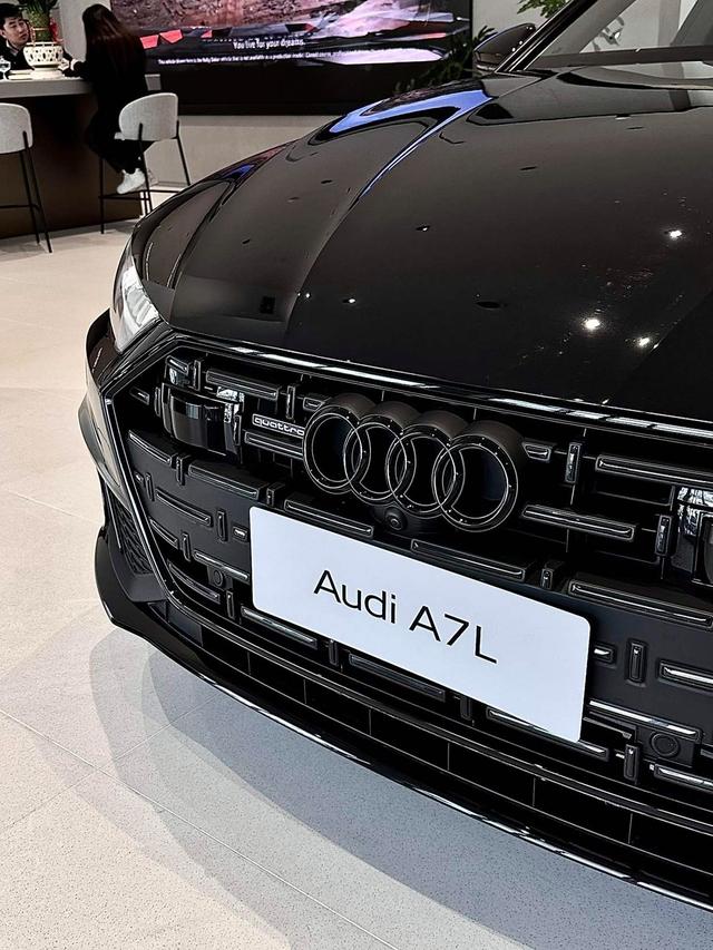奥迪 A7L 降至 56 万落地！带 V6 发动机和“黑武士”设计，竞争奔驰 E 级-有驾