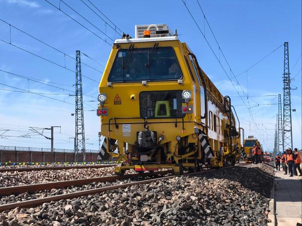 大秦铁路效益_大秦铁路改造_