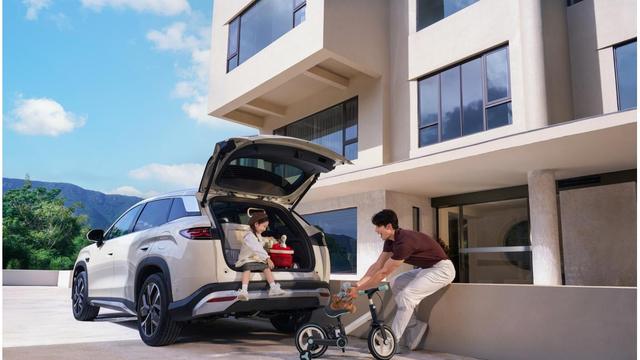 比亚迪宋L到店,续航引热议,权益和配置都有变化-有驾