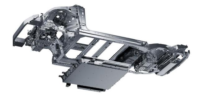 一家六口出门，后排挤成罐头？这台车让第三排成年人也坐得舒坦-有驾