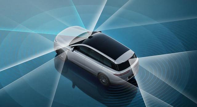 一家六口出门，后排挤成罐头？这台车让第三排成年人也坐得舒坦-有驾