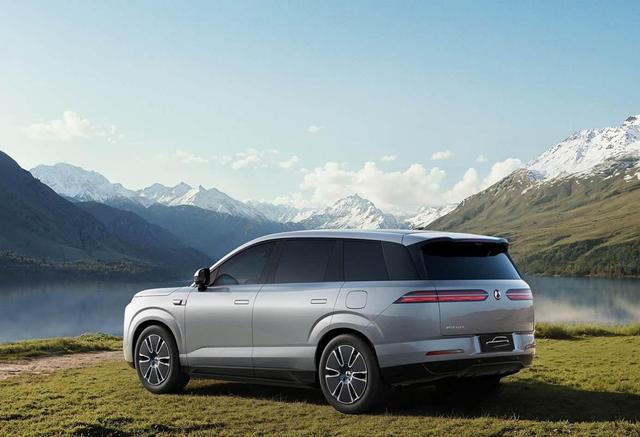 差11万!腾势N8L正式上市,理想L9车主直拍大腿,连充电都能败-有驾