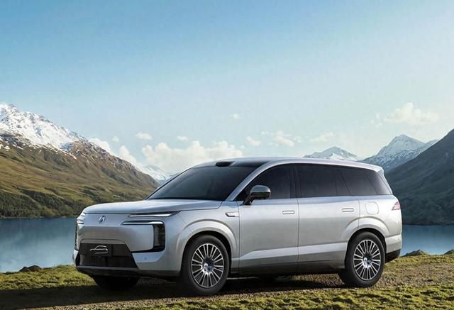 差11万!腾势N8L正式上市,理想L9车主直拍大腿,连充电都能败-有驾