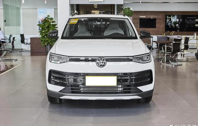 EA211加双离合或6AT,这组合凭啥能让大众硬刚国产车?12.59万新车限时跌到7.99万?大众这次豁出去的底气是啥?-有驾