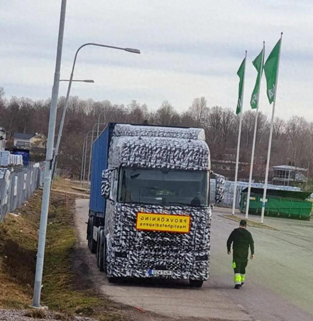 沃尔沃电动重卡全球突破5000辆，1.7亿公里重塑物流未来-有驾