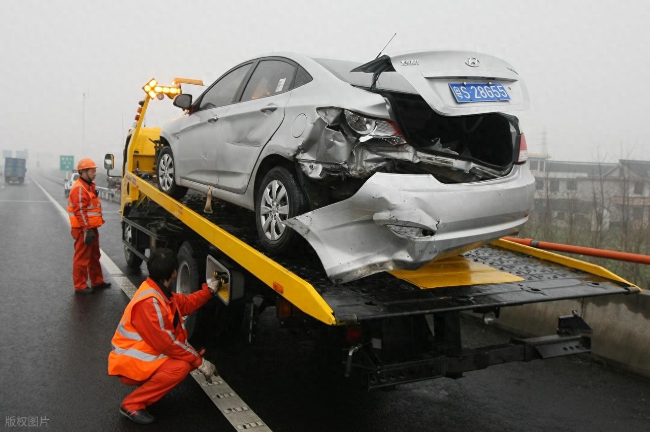 _高速上找交警打哪个电话_高速上怎么找交警