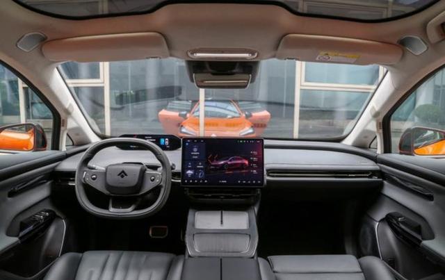 带GT后缀的车型大多代表着高性能轿跑,价格从十几万到数十万不等,既满足了消费者的运动梦也兼顾实用性-有驾