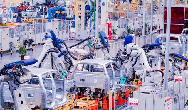 魏建军一句“我们要是不赚钱他们也别想赚钱”充分展示长城汽车的清醒和底气，凭借多线布局与自主创新逆势飘红，引领行业格局持续变革-有驾