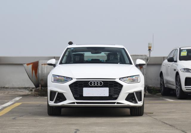 全系2.0T+优惠超9万，还卖不动，奥迪到底失算在哪儿？奥迪A4L的高功+低价，为啥还是留不住消费者？-有驾