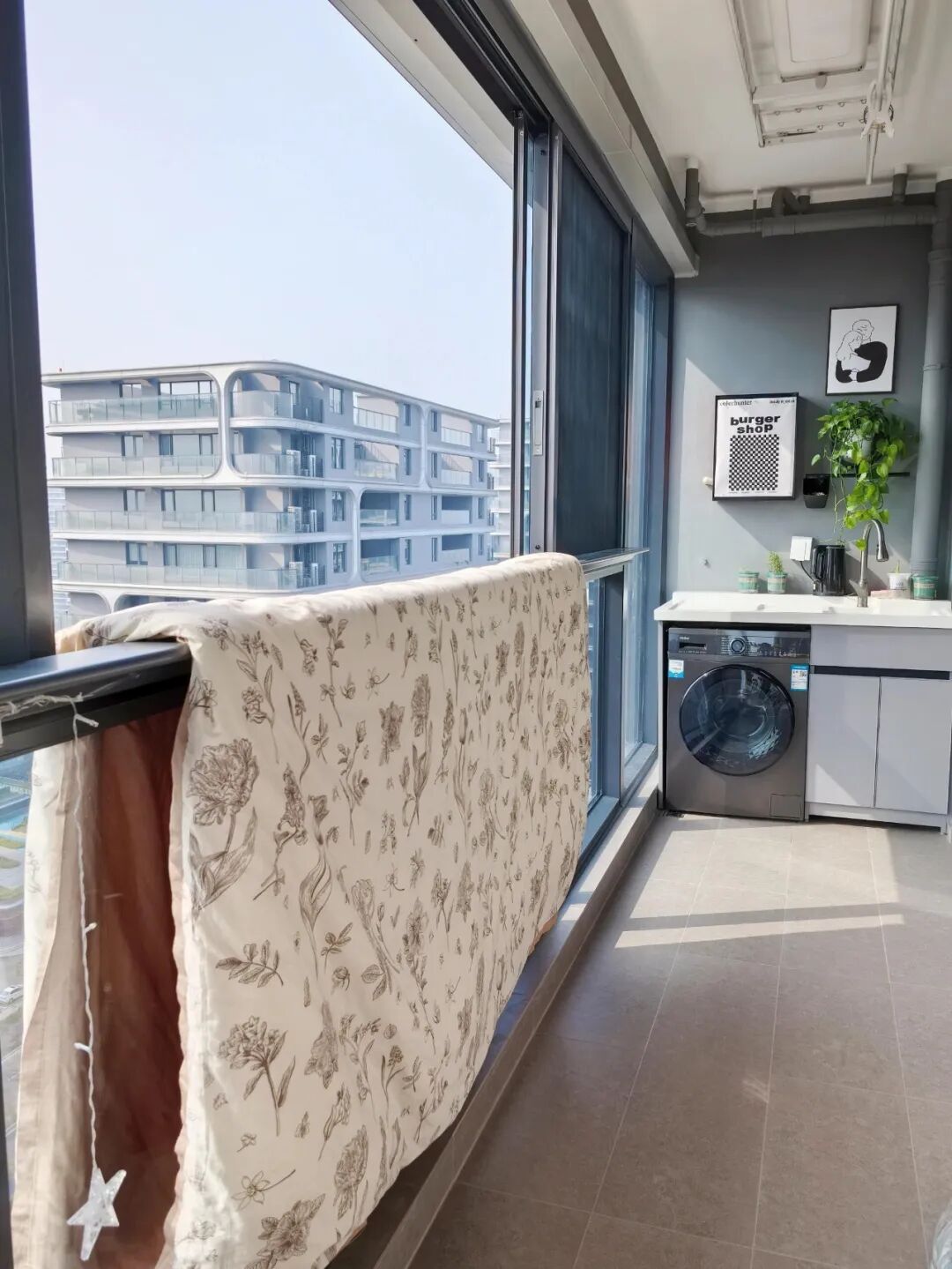 服装折纸大全视频教程__折套装衣服的方法