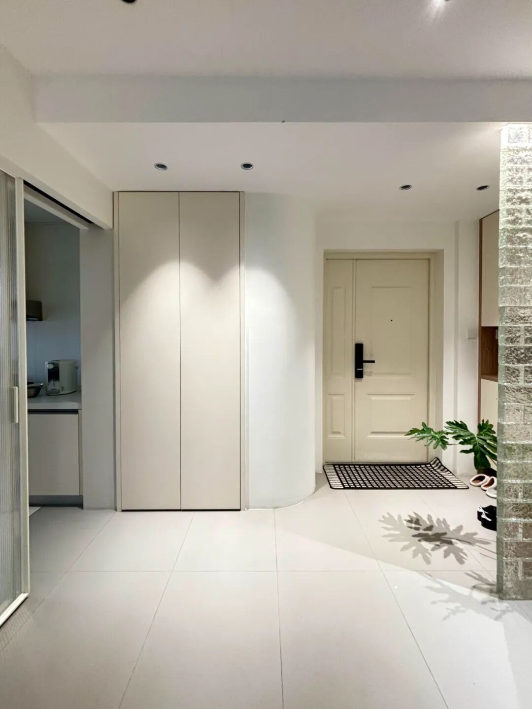 _鞋柜“正退出”中国家庭？看看年轻人家里的设计，那叫一个高级_鞋柜“正退出”中国家庭？看看年轻人家里的设计，那叫一个高级