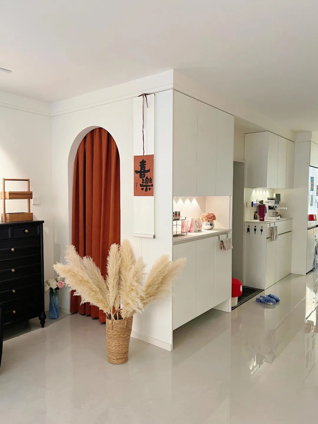 鞋柜“正退出”中国家庭？看看年轻人家里的设计，那叫一个高级__鞋柜“正退出”中国家庭？看看年轻人家里的设计，那叫一个高级