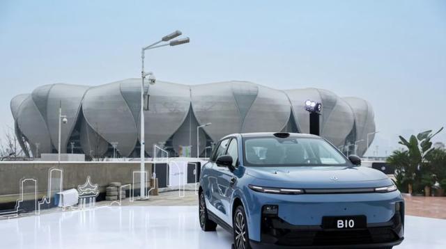 13万级电轿二选一,小鹏MONA M03续航已优但空间不足,长安启源A06价格相当兼具快充和空间优势,真能让人纠结是否值得换购-有驾