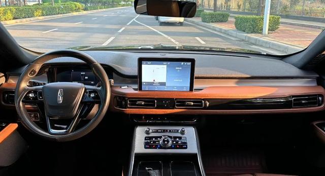 现代帕里斯帝换混动后油耗7.2L，车主群里却吵翻了：那台3.5L V6到底值不值得怀念？-有驾