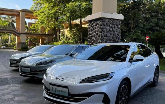 比亚迪真是一点面子都不给，看2025年前三季度全球汽车销量排名却仍在第四名，难怪众多品牌望尘莫及-有驾