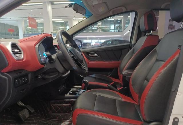 95万成交价、4个月15000台订单:江淮这台尊界S800凭什么让百万豪车市场格局生变?老司机实话告诉你门道在哪-有驾