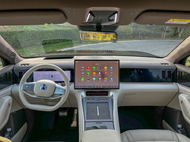 豪华大六座SUV新选 体验腾势N8L