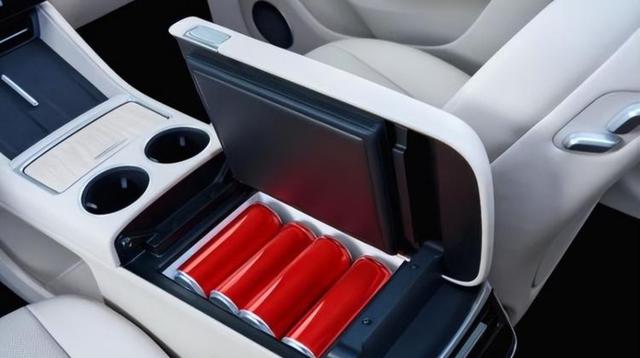 现在的家庭买车越来越理性,更多家庭关注性价比和智能安全配置,红旗天工05凭借丰富功能成为理性购车新宠,满足全家出行多样需求-有驾