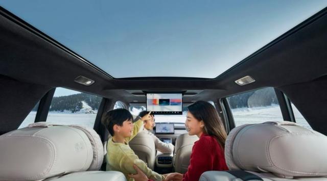 现在的家庭买车越来越理性,更多家庭关注性价比和智能安全配置,红旗天工05凭借丰富功能成为理性购车新宠,满足全家出行多样需求-有驾