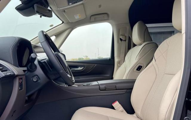 现在的家庭买车越来越理性,更多家庭关注性价比和智能安全配置,红旗天工05凭借丰富功能成为理性购车新宠,满足全家出行多样需求-有驾