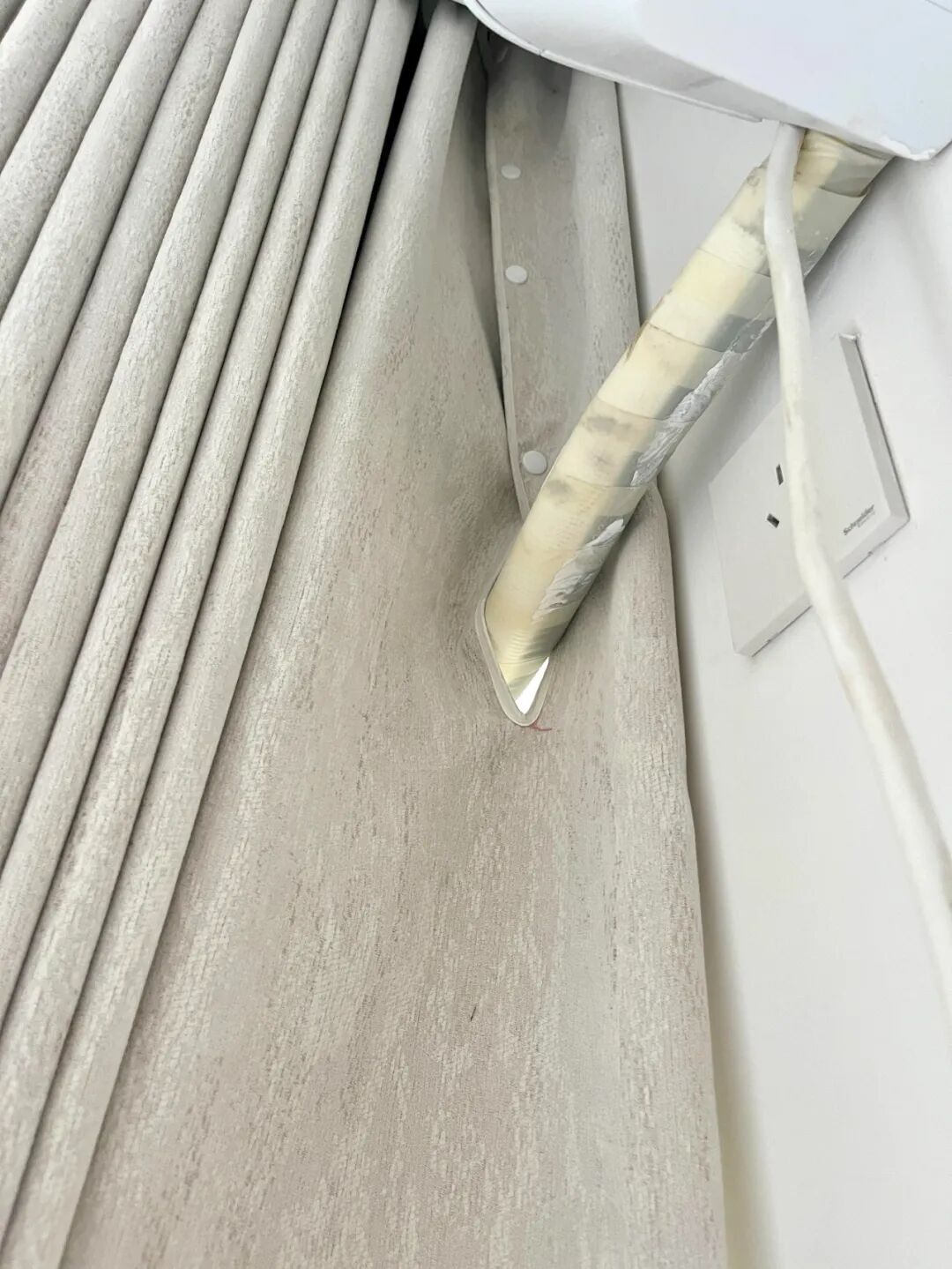 空调管子太丑怎么办?看了网友家的做法后,发现全是绝妙点子__空调管子太丑怎么办?看了网友家的做法后,发现全是绝妙点子