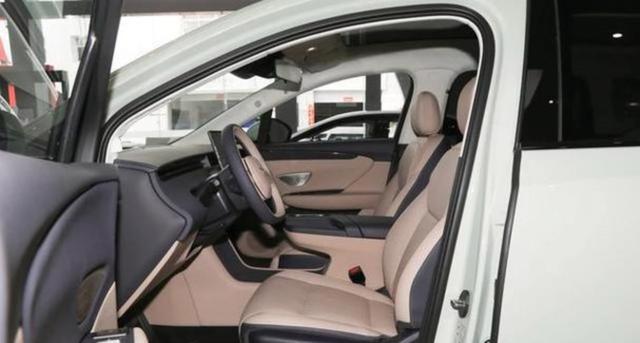 不得不承认现在的人买车越来越理性,预算在100万以上的车辆选择变得更加谨慎和讲究品质与性价比-有驾