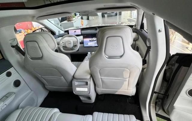 不得不承认现在的人买车越来越理性,预算在100万以上的车辆选择变得更加谨慎和讲究品质与性价比-有驾