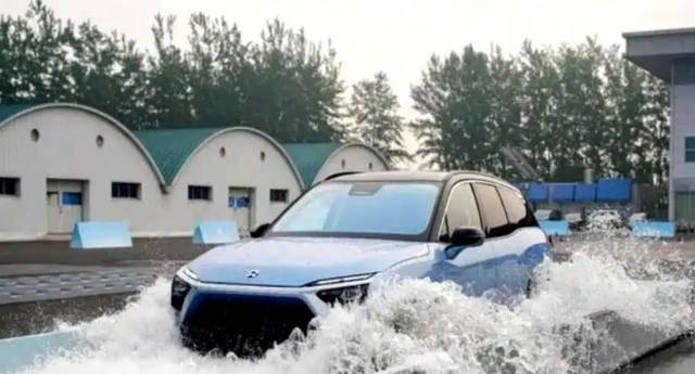 三十二年驾龄老司机:从油车到电车,我的出行观念变了-有驾