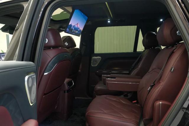 探店岚图泰山,体量感足气场强,综合豪华感比肩问界M9-有驾