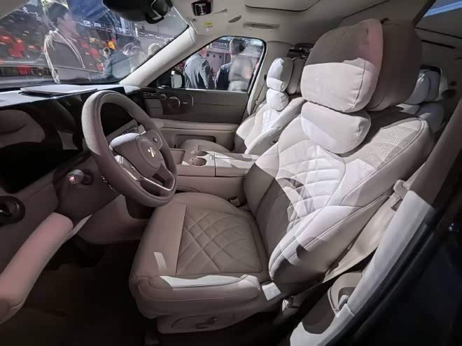 售32.28万元起 智己LS9正式上市__售32.28万元起 智己LS9正式上市